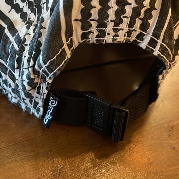 Crooks & Castles - adjustable 5 panel hat - 2012 RN#120040 - Picture 4 of 6